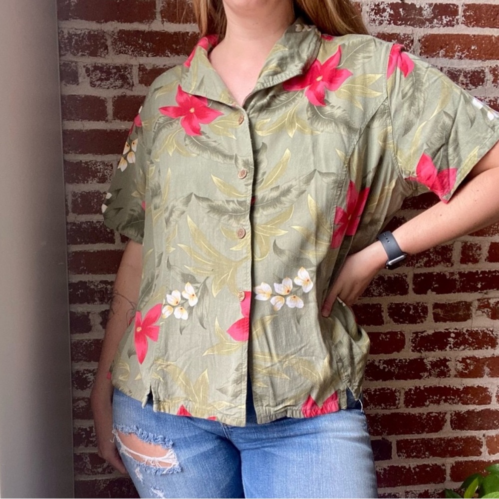 Vintage Floral Green Button-Up Top